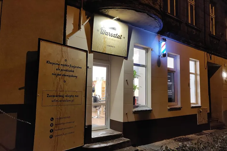 Wnętrze barbershopu Warsztat Fryzur Męskich przy Łódzkiej 15 we Wrocławiu