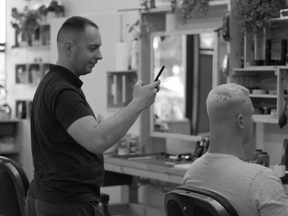 Wnętrze barbershopu Warsztat Fryzur Męskich we Wrocławiu